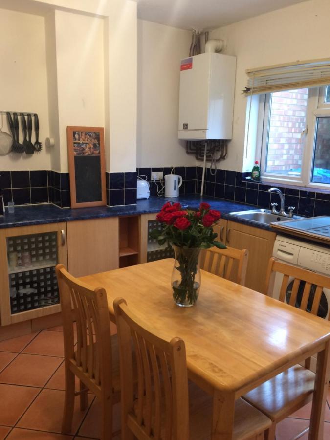 4 Bedroom House For Corporate Stays In Kettering Exterior foto